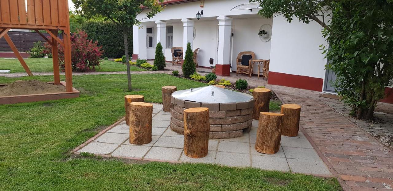Harmonia Paraszthaz Es Apartman Poroszló Exterior foto